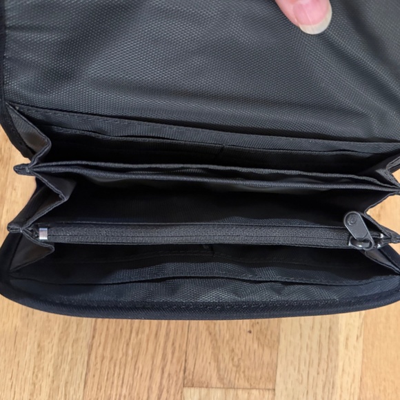 Packsafe RFID accordion style security wallet, black, very good condition. - Picture 6 of 6